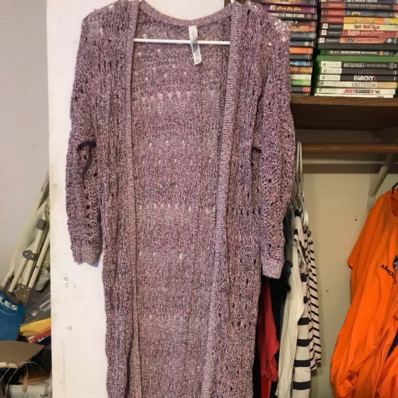 Woman’s Tops - Picture 3 of 8